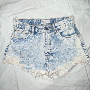 Zara acid wash ripped Jean shorts.